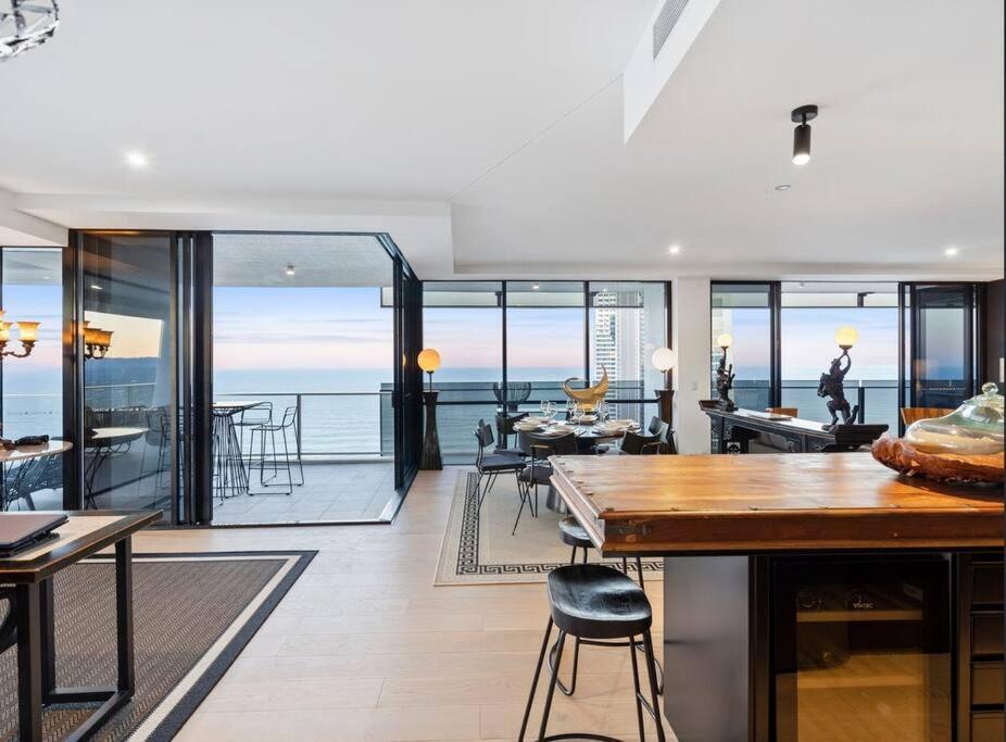 Exclusive Circle On Cavil Sub-Penthouse Luxury Apt - Hosted By Coastal Letting Гоулд Коуст Екстериор снимка